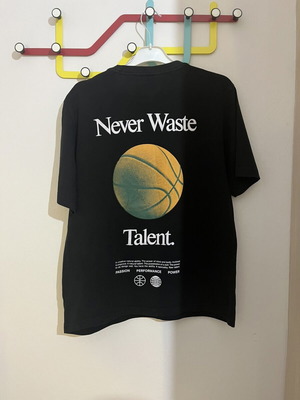 T-Shirt H&M σαν καινούργιο, μαύρο, μέγεθος Medium, σχέδιο Never Waste Talent