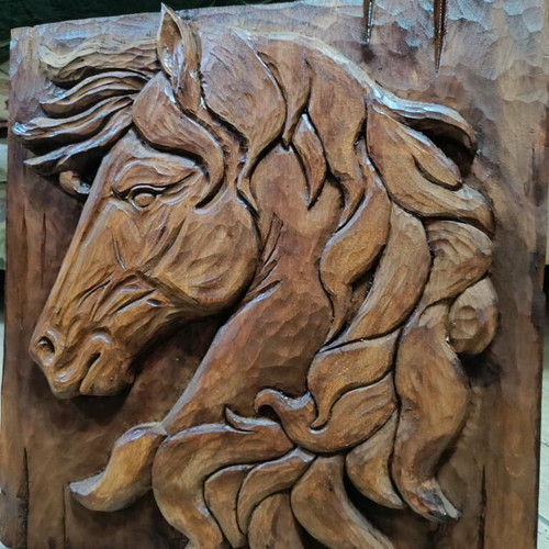 Carved horse on wood new, 40x40 cm