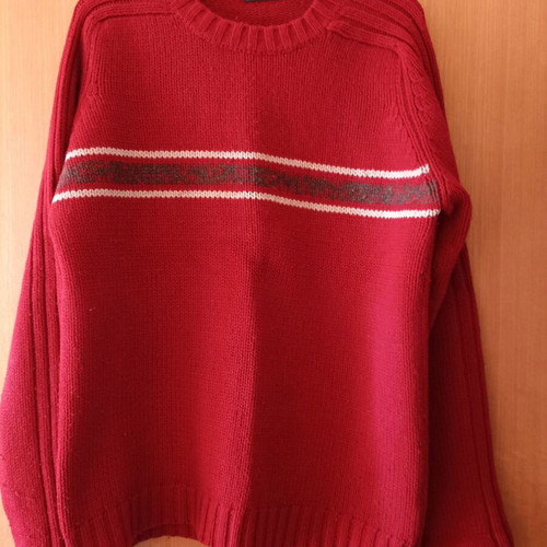 Springfield red sweater used, size Large