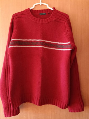 Springfield red sweater used, size Large