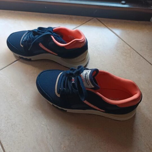 Reebok women's shoes size 36 like new, multicolor