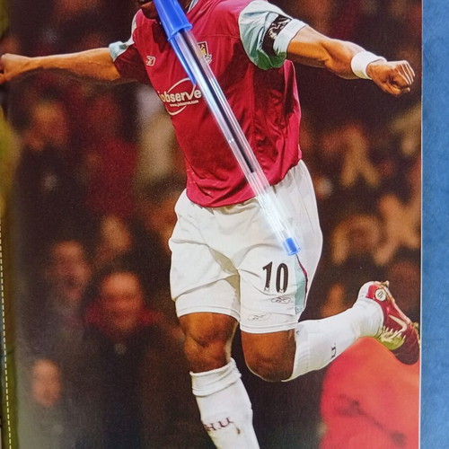 Match Football Magazine issue 21-27/2/2007 like new with Manchester United poster