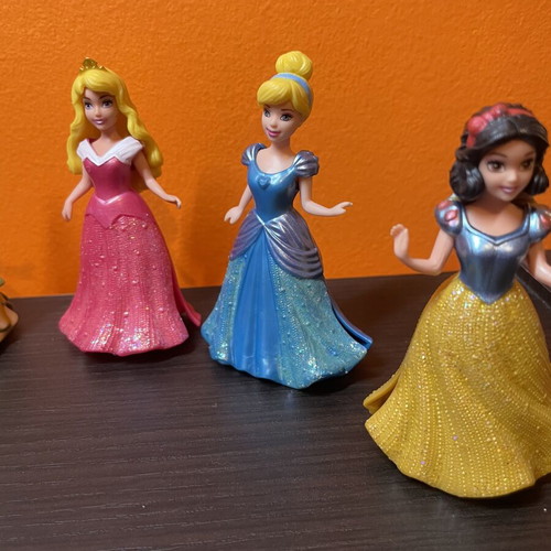 Disney Magiclip princess mini figure set of 8, like new