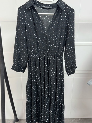 Zara polka dot dress small like new, black, without belt