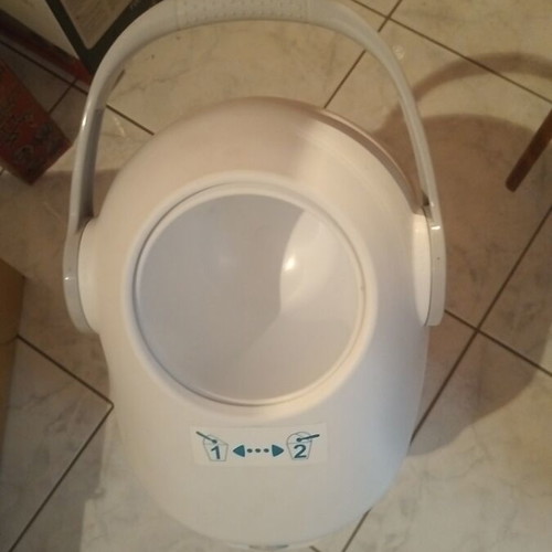 Baby diaper disposal bin like new