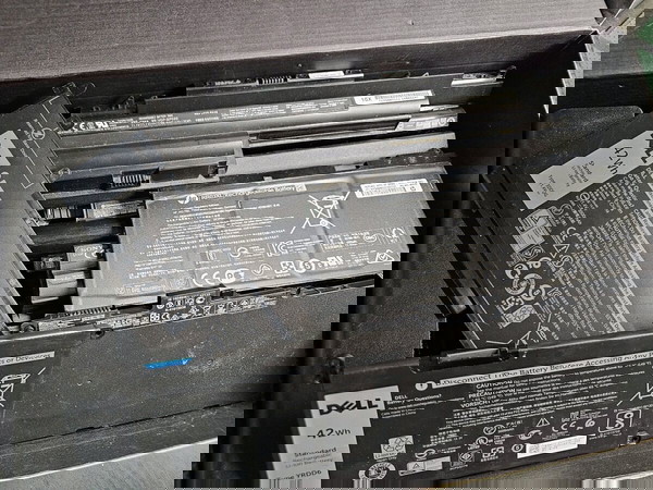 Πολλές μπαταρίες για λάπτοπ dell-lenovo-toshiba-HP-sony κάποιες λειτουργικές κάποιες ίσως όχι!πακέτο