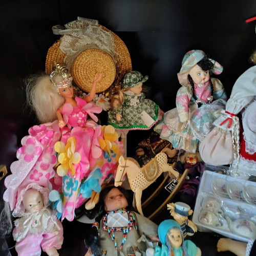 Porcelain dolls collectible like new