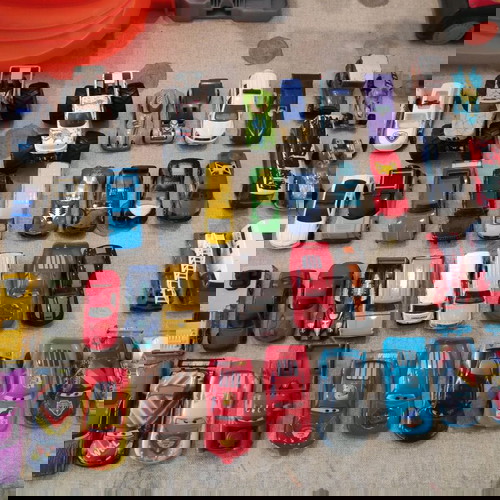 Πακέτο αυτοκινητάκια Disney/Pixar και Hotwheels μεταχειρισμένα, 115 τεμάχια