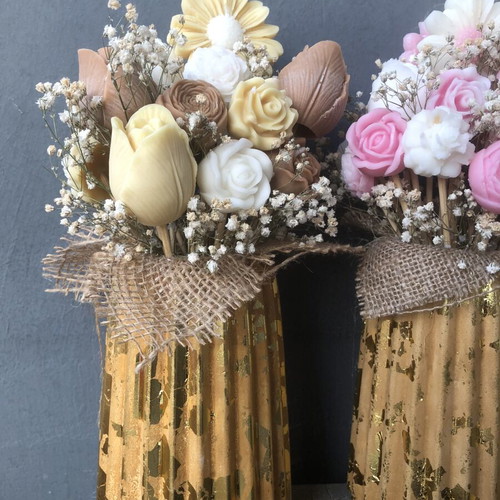Flower bouquets in vase, personalized for every occasion