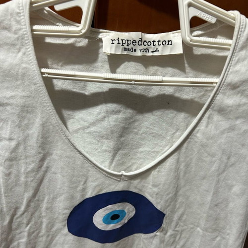 No Medium Cotton T-shirt like new, white, rippedcotton