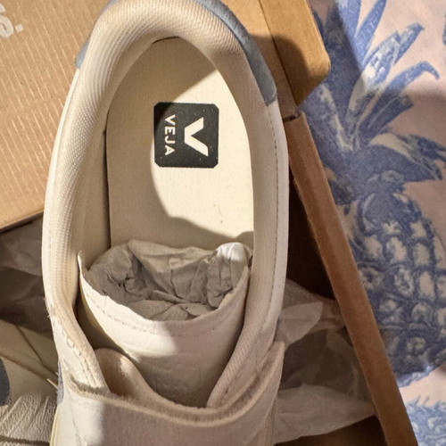 Veja Recife Logo Chromefree Leather sneakers like new, size 41, white and blue