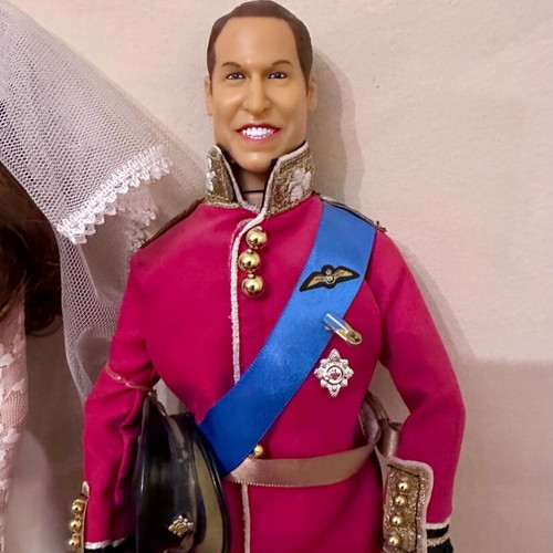 Royal Wedding Collectible Dolls Prince William & Princess Catherine Arklu Like New