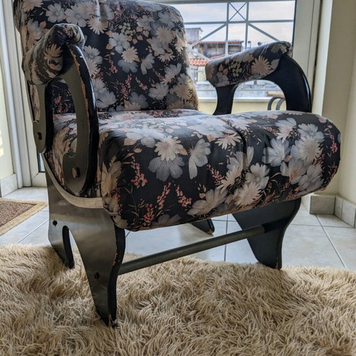 Vintage armchair like new with floral design