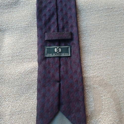 The Bostonians silk tie with houndstooth pattern, like new