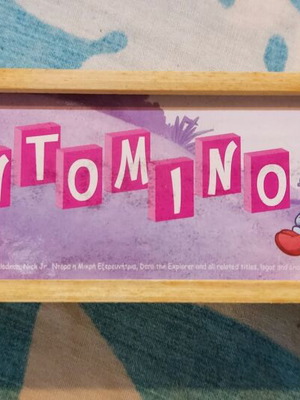 Domino Dora new with wooden case in purple shade