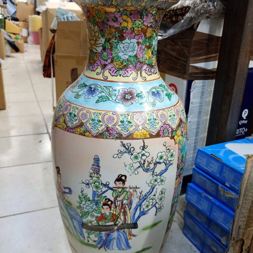 Satsuma vase new, height about 850 cm