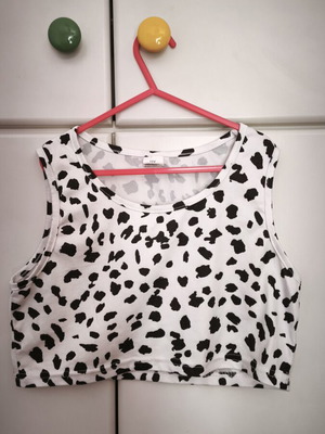 Crop Top size 11 years like new, black and white