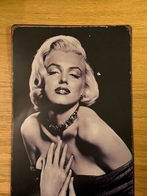 Metal portrait Marilyn Monroe like new