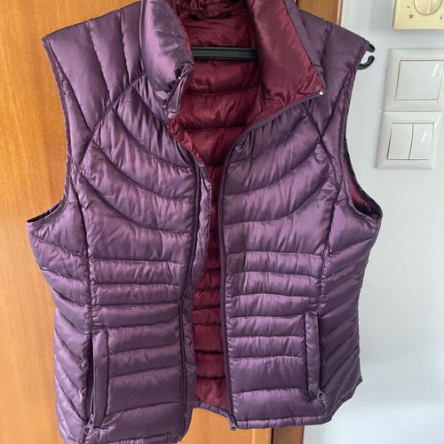 Sleeveless jacket with down filling like new, thin and warm