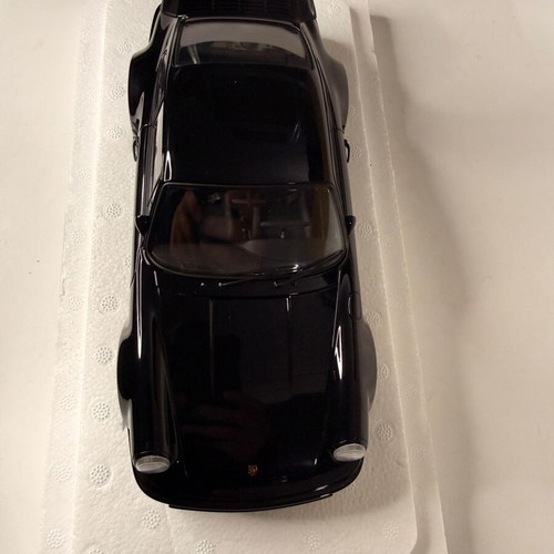 AUTOART Porsche 911 (930) Turbo Wangan Midnight “Blackbird” scale 1/18