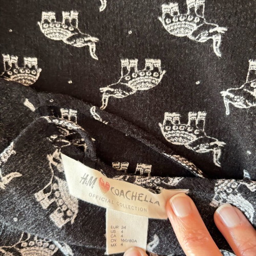 H&M Coachella crop top used, black with elephants, size 34