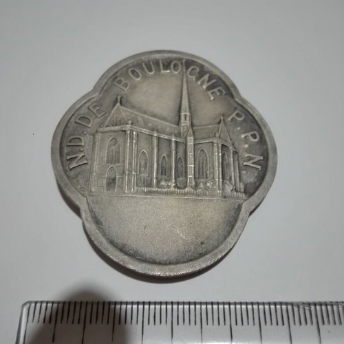 Collectible medal used with Virgin Mary and angels design