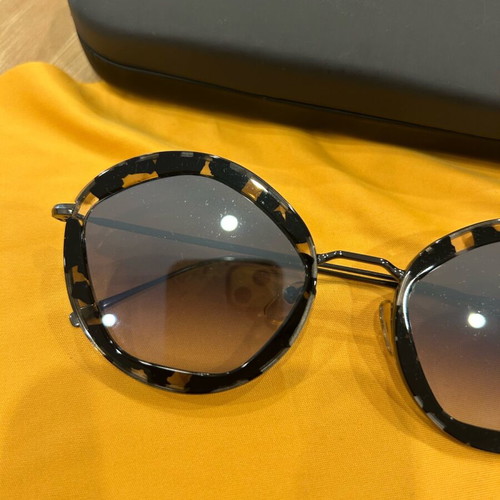 No Logo sunglasses with horn frame new, black