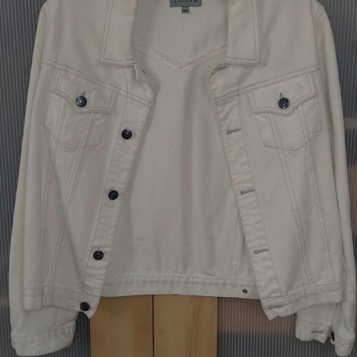 Jean Jacket Jigsaw like new, size 14, white