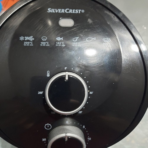 Silver Crest Air Fryer small, like new, minor side crack