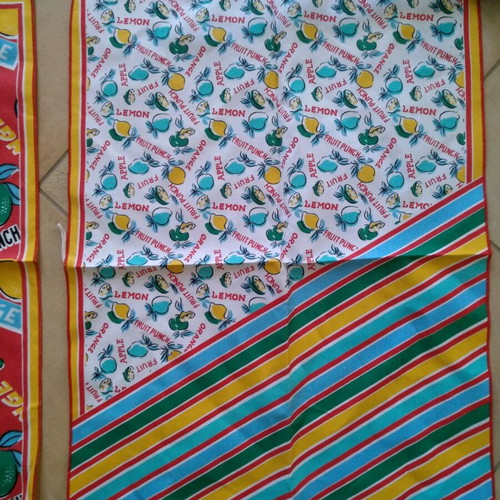 Small tablecloths with fruit like new, set of 2 pieces