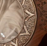 Παραδοσιακή ξύλινη στεφανοθήκη με επάργυρο ανάγλυφο πλαίσιο