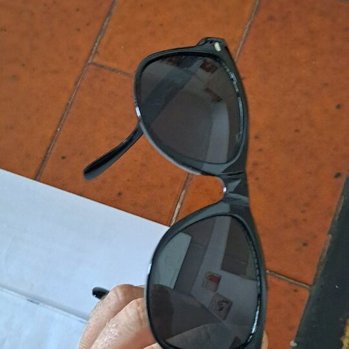 Black sunglasses like new in excellent condition