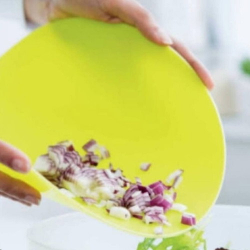 Tupperware Round Cutting Board new, flexible and ergonomic