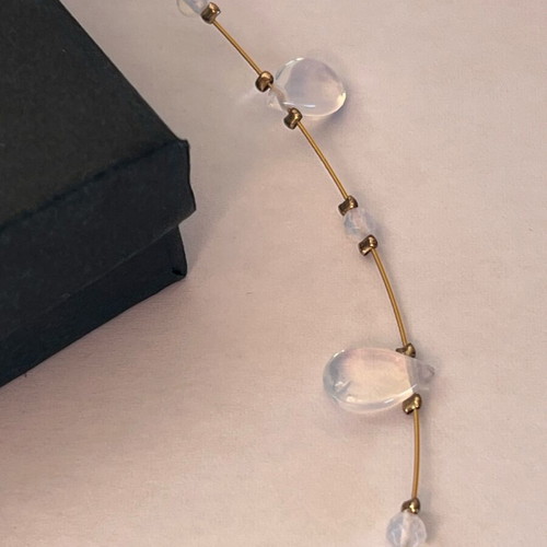 Handmade necklace like new with transparent teardrops and gold wire