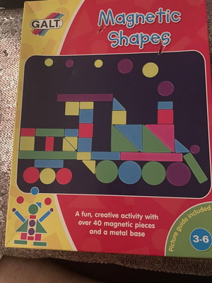 Magnetic Shapes Galt with metal board and 42 magnets new