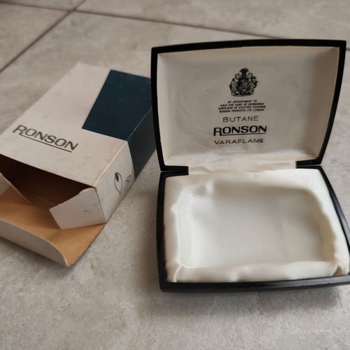 Ronson Varaflame Lighter Box like new, complete set