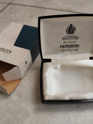 Ronson Varaflame Lighter Box like new, complete set