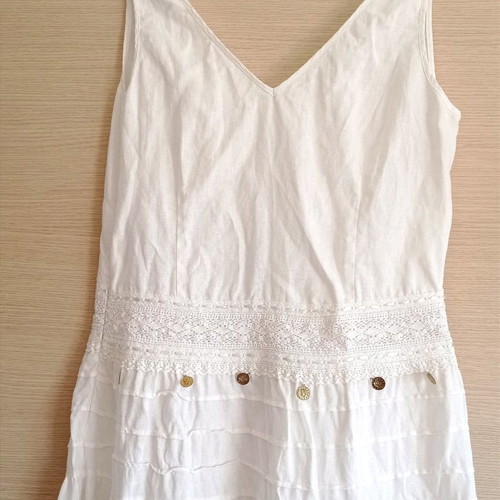 Long white dress used with lace and fake coins