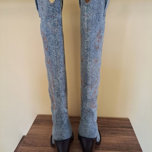 Moschino boots new, size 38, knee-high leather interior