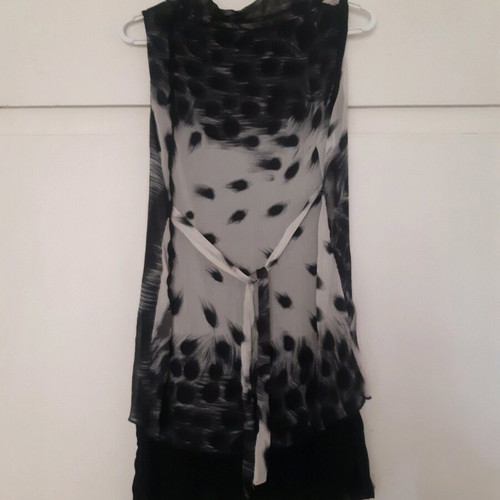 Black and white pleated sleeveless dress like new