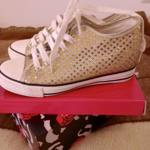 Athletic shoes size 40 gold with glitter like new