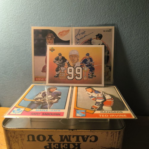 Upper Deck Vintage NHL and MLB Sports Cards Bundle like new