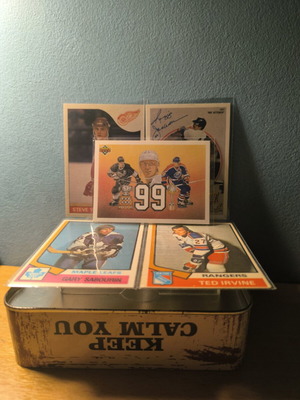 Upper Deck Vintage NHL and MLB Sports Cards Bundle like new