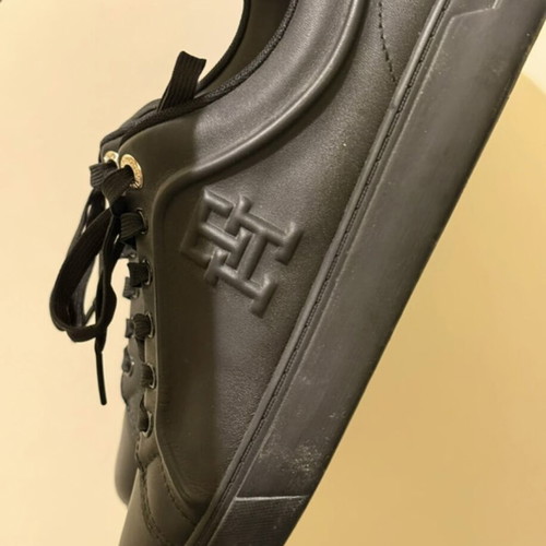 Tommy Hilfiger Black Trainers like new, size 40