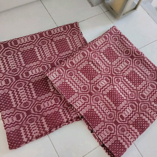 Woven traditional pillows like new, 50x50 cm, burgundy, set of 2