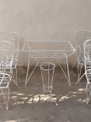 Wrought iron garden dining set with table, 4 chairs and flower stand, white