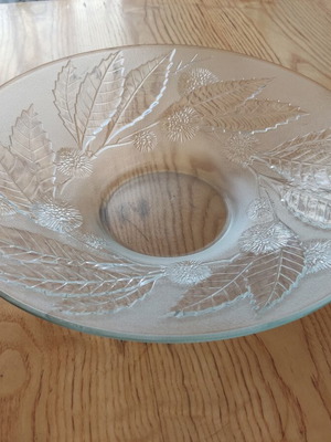 Luminarc vintage glass fruit bowl with embossed leaf and chestnut design, 34cm