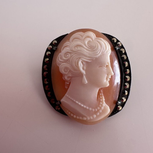 Vintage cameo silver brooch, like new