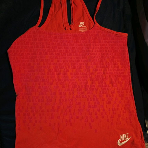 Nike sports top coral like new, elastic