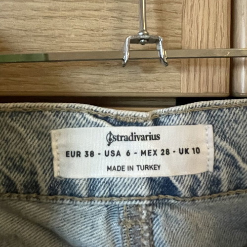 Mini denim skirt Stradivarius like new, light blue with frayed edges